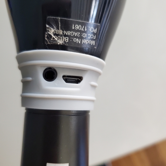 Billboard Bluetooth Wireless Karaoke Mic And Speaker With Built In Effects - Picture 6 of 6